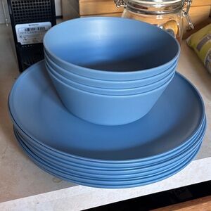 Room Essentials Sky Blue Bowl and plates